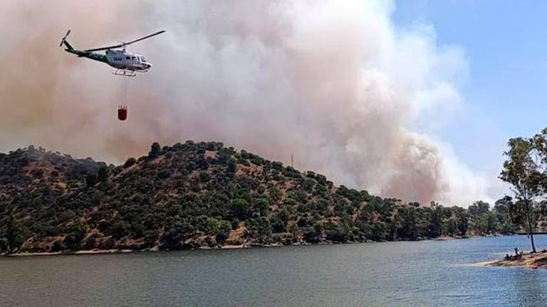 Estabilizado el incendio en Andújar: los vecinos evacuados ya pueden volver a casa Estabilizado el incendio en Andújar: los vecinos evacuados ya pueden volver a casa