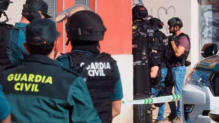 Tiroteo mortal en Santovenia, un pueblo de Valladolid, con un muerto y un Guardia Civil herido Tiroteo mortal en Santovenia, un pueblo de Valladolid, con un muerto y un Guardia Civil herido