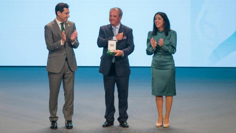 Aplausos merecidos a una vida Aplausos merecidos a una vida