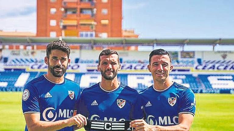 Trío solvente de capitanes en el Linares Deportivo Trío solvente de capitanes en el Linares Deportivo