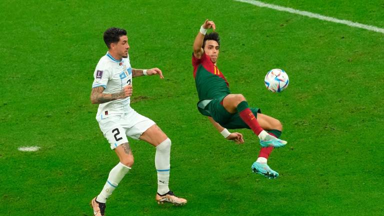 Portugal tira de eficacia para pasar a octavos ante Uruguay (2-0) Portugal tira de eficacia para pasar a octavos ante Uruguay (2-0)