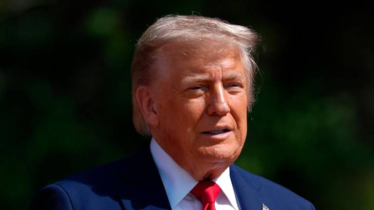 Trump presume de saber donde se esconde Jamenei: “Es un blanco fácil” Trump presume de saber donde se esconde Jamenei: “Es un blanco fácil”