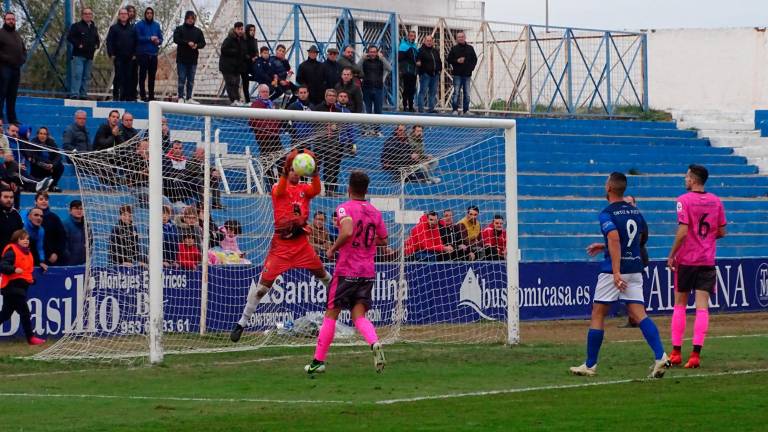 “El tigre” Chendo ruge para darle tres puntos al Linares “El tigre” Chendo ruge para darle tres puntos al Linares