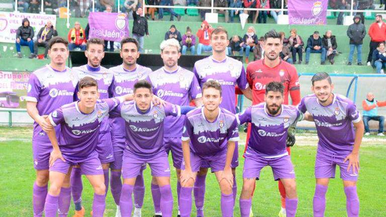 El Real Jaén recupera la tercera plaza y el líder Linares empata por vez primera El Real Jaén recupera la tercera plaza y el líder Linares empata por vez primera