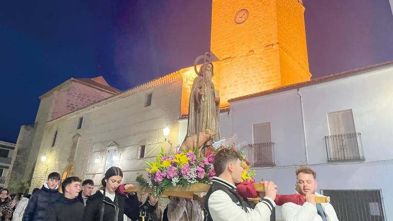 Salida magistral de San Antón ante sus fieles de Villardompardo Salida magistral de San Antón ante sus fieles de Villardompardo