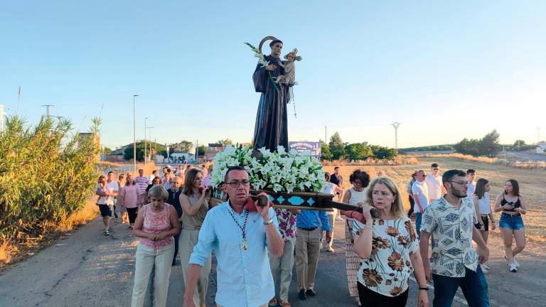 Aldea de los Ríos se desvive en honor a San Antonio Aldea de los Ríos se desvive en honor a San Antonio