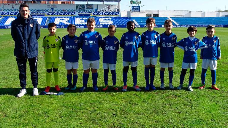 El Linares Deportivo exhibe el músculo de la cantera azulilla El Linares Deportivo exhibe el músculo de la cantera azulilla