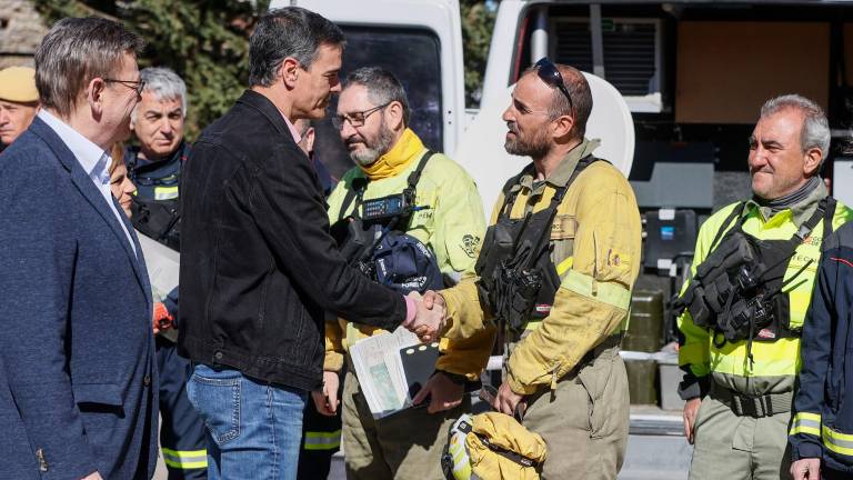 Sánchez se compromete a reconstruir lo perdido y dañado por el incendio de Villanueva de Viver Sánchez se compromete a reconstruir lo perdido y dañado por el incendio de Villanueva de Viver