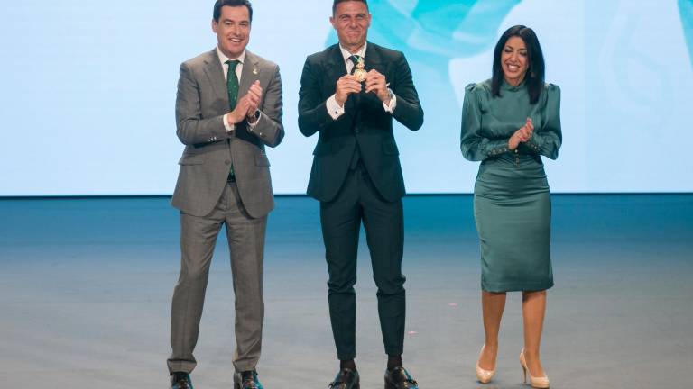 Aplausos merecidos a una vida Aplausos merecidos a una vida