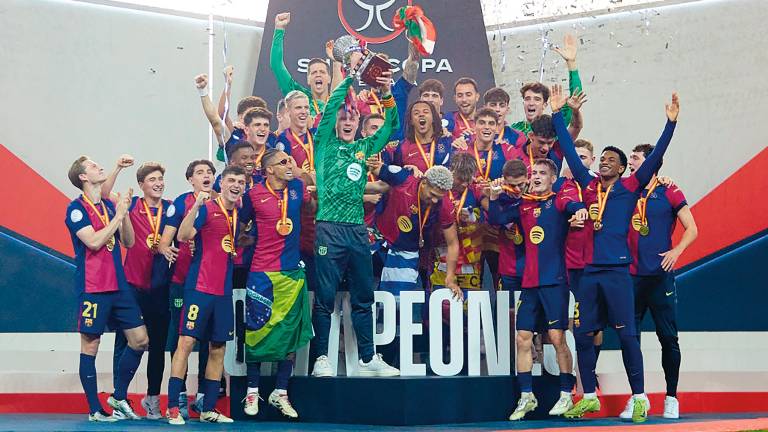 El Barça vence al Real Madrid y levanta la Supercopa El Barça vence al Real Madrid y levanta la Supercopa
