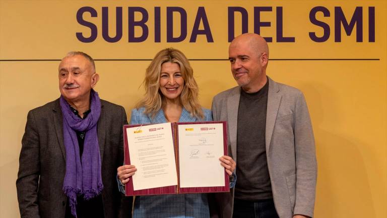 Los expertos aconsejan a Trabajo una subida del SMI de hasta 50 euros al mes Los expertos aconsejan a Trabajo una subida del SMI de hasta 50 euros al mes