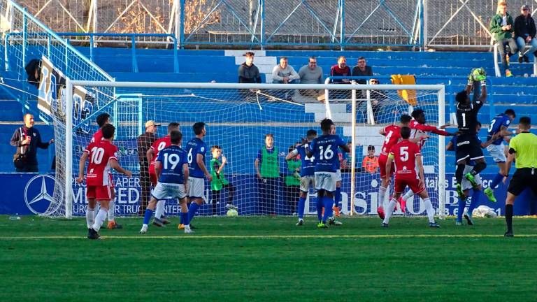 Dos caras diferentes para ceder el primer empate en casa