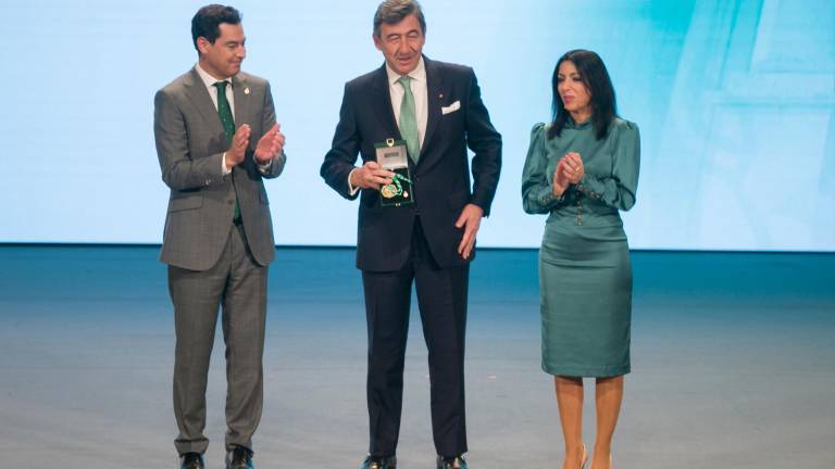 Aplausos merecidos a una vida Aplausos merecidos a una vida