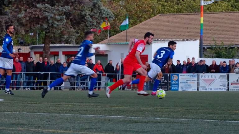 Chendo sigue su idilio con el gol y decide en Torreperogil Chendo sigue su idilio con el gol y decide en Torreperogil