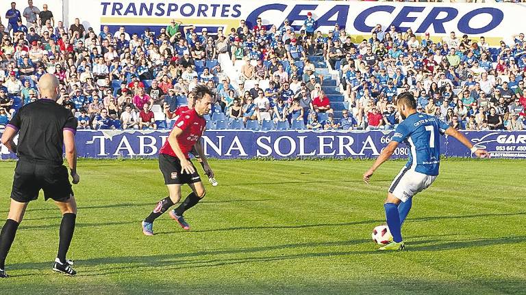 Un Linares Deportivo con freno de mano Un Linares Deportivo con freno de mano
