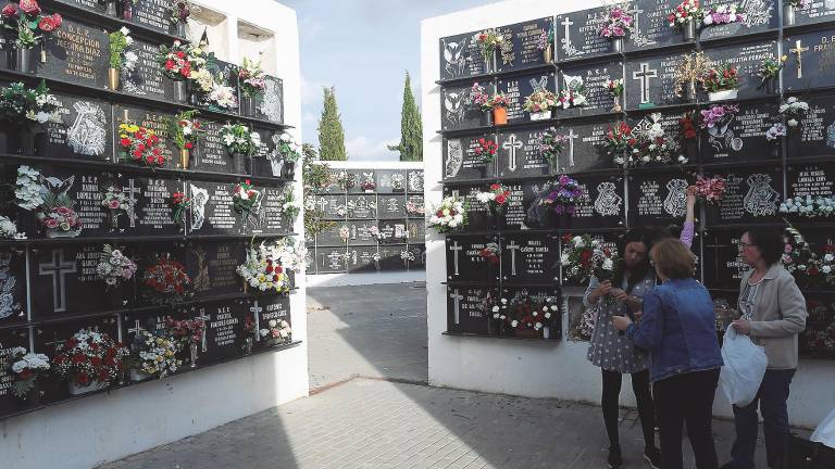 Quejas de usuarios por falta de personal en el cementerio Quejas de usuarios por falta de personal en el cementerio