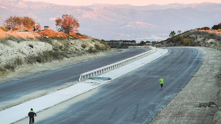 Cerca de 17 millones para conservar la A-32 y la N-322 Cerca de 17 millones para conservar la A-32 y la N-322