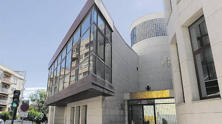 Condenado por abusar de las cuidadoras de su esposa Condenado por abusar de las cuidadoras de su esposa