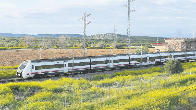 El Gobierno estudia una conexión AVE entre Jaén y Córdoba El Gobierno estudia una conexión AVE entre Jaén y Córdoba