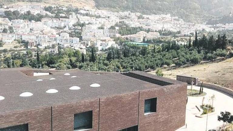 Cazorla quiere ya una fecha para la apertura del hospital Cazorla quiere ya una fecha para la apertura del hospital