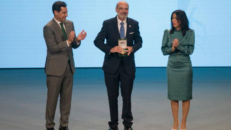 Aplausos merecidos a una vida Aplausos merecidos a una vida