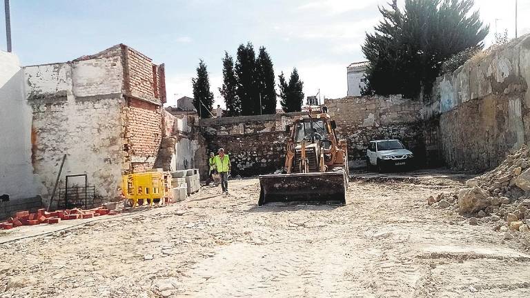 El aparcamiento del solar de la Casa del Coño, más cerca El aparcamiento del solar de la Casa del Coño, más cerca
