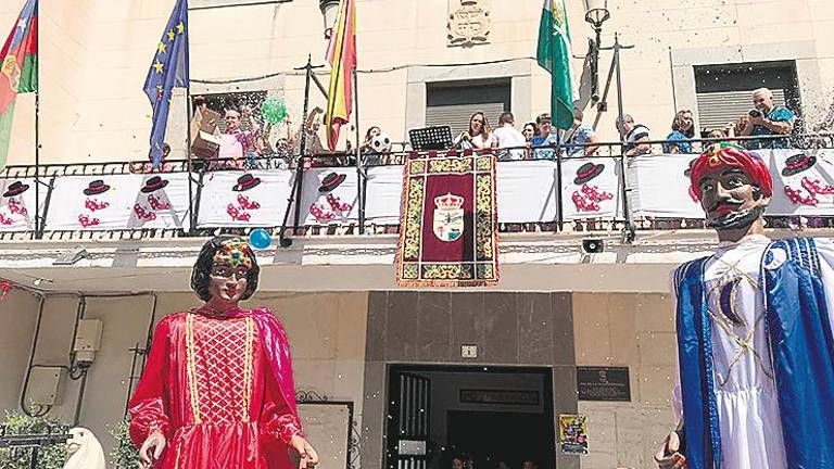 Santa Ana recorre las calles de Pozo Alcón Santa Ana recorre las calles de Pozo Alcón