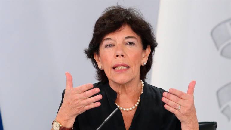 Celaá defiende obtener títulos de ESO y Bachiller con suspensos Celaá defiende obtener títulos de ESO y Bachiller con suspensos