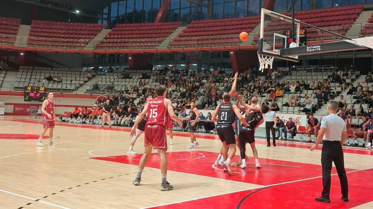 El acierto exterior del Círculo de Gijón es clave en la derrota del Jaén CB (89-78) El acierto exterior del Círculo de Gijón es clave en la derrota del Jaén CB (89-78)