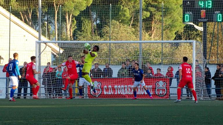 Chendo sigue su idilio con el gol y decide en Torreperogil Chendo sigue su idilio con el gol y decide en Torreperogil