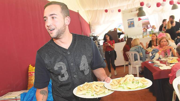 Migas y paellas, entre los manjares más demandados en una feria con sello andaluz Migas y paellas, entre los manjares más demandados en una feria con sello andaluz