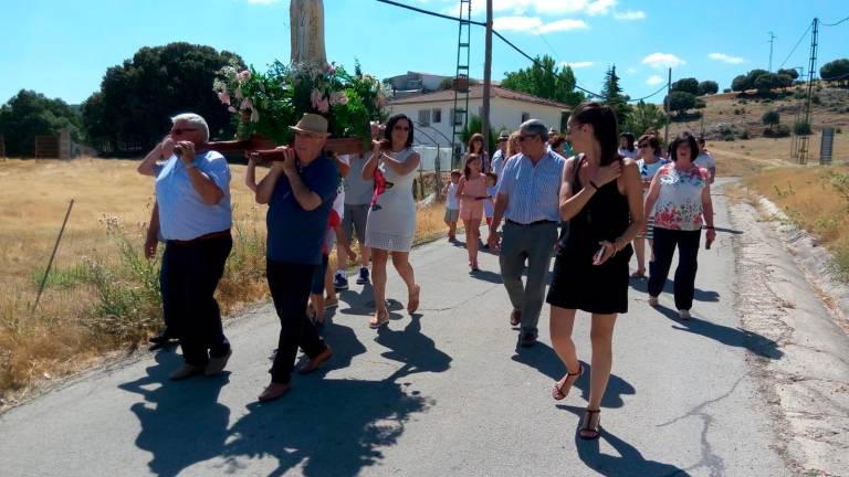 Devoción y fervor en la aldea Devoción y fervor en la aldea