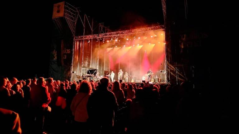 Magníficos Secretos con un cálido público en Arquillos Magníficos Secretos con un cálido público en Arquillos