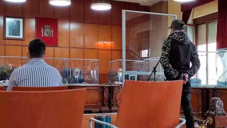 Dos jóvenes condenados a dos años de cárcel por mantener relaciones sexuales con una menor Dos jóvenes condenados a dos años de cárcel por mantener relaciones sexuales con una menor