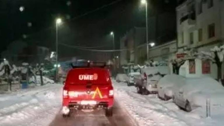 Noventa atrapados por la nieve Noventa atrapados por la nieve