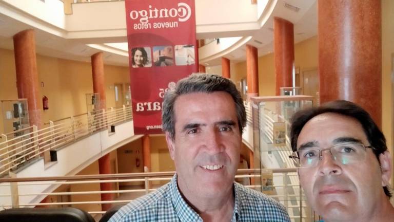 Dos empleados de la Cámara siguen firmes en sus puestos Dos empleados de la Cámara siguen firmes en sus puestos