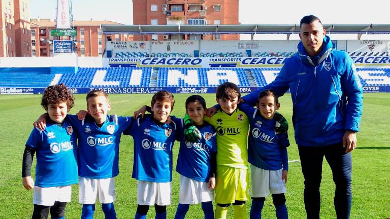 El Linares Deportivo exhibe el músculo de la cantera azulilla El Linares Deportivo exhibe el músculo de la cantera azulilla