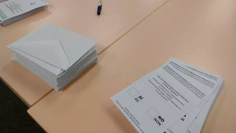 El 50,5% de los catalanes rechazan la independencia y el 'sí' cae al 42%, según el CEO El 50,5% de los catalanes rechazan la independencia y el 'sí' cae al 42%, según el CEO