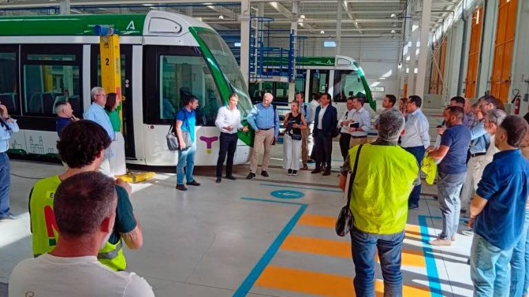 Una veintena de empresas visitan el tranvía de Jaén para optar a su puesta en marcha Una veintena de empresas visitan el tranvía de Jaén para optar a su puesta en marcha