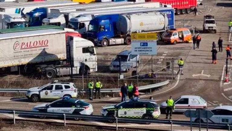 Parten 320 de los camiones acumulados en áreas de servicio de La Carolina y Guarromán Parten 320 de los camiones acumulados en áreas de servicio de La Carolina y Guarromán