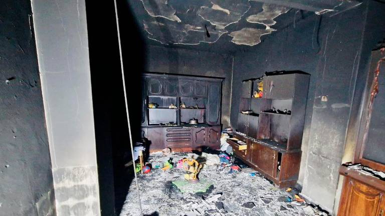 Arde una vivienda deshabitada en una calle de Mancha Real Arde una vivienda deshabitada en una calle de Mancha Real