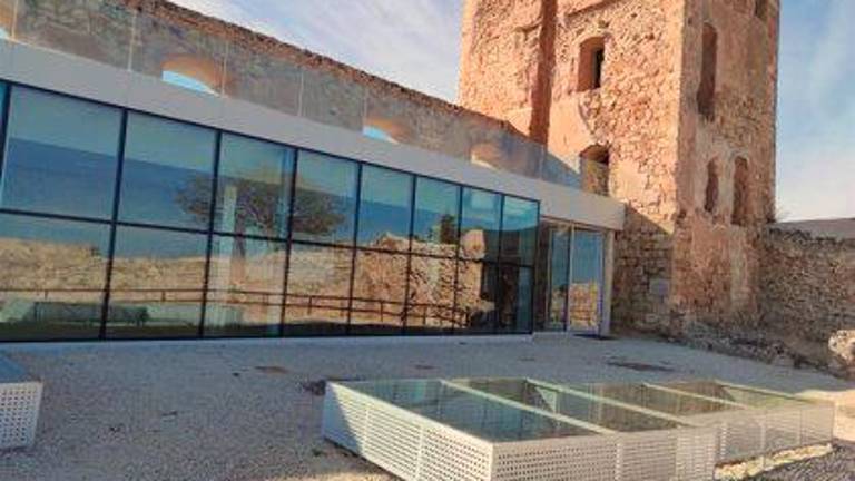 Villardompardo planea la adquisición de otro inmueble para seguir excavando el entorno de su castillo Villardompardo planea la adquisición de otro inmueble para seguir excavando el entorno de su castillo