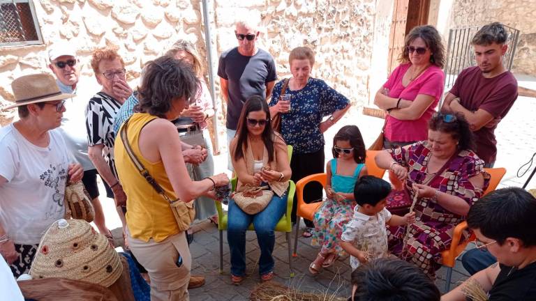 Feria de la Trashumancia (II): El arte del esparto conecta generaciones Feria de la Trashumancia (II): El arte del esparto conecta generaciones