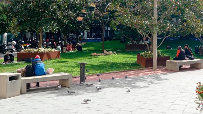 Los temporeros llegan a Jaén antes de lo previsto y no hay sitio donde dormir Los temporeros llegan a Jaén antes de lo previsto y no hay sitio donde dormir