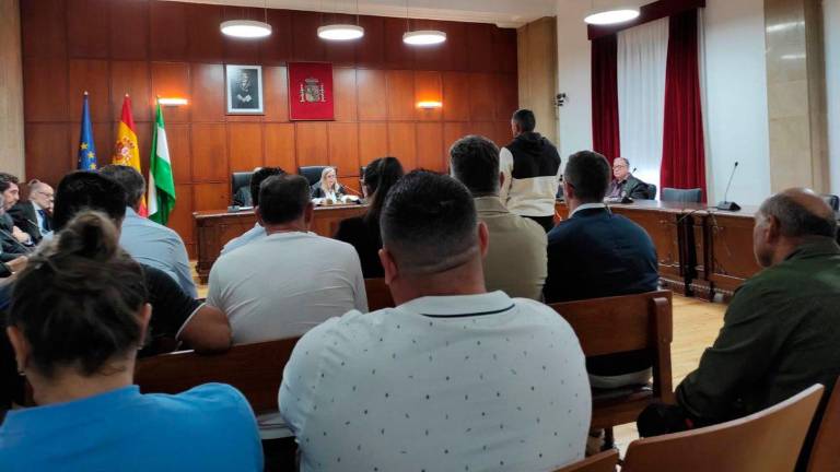Rebajan la pena a las 12 personas acusadas de explotar a trabajadores agrícolas en Jaén Rebajan la pena a las 12 personas acusadas de explotar a trabajadores agrícolas en Jaén