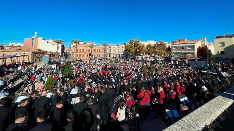 Masiva felicitación a Raphael en Linares por sus 60 años de trayectoria