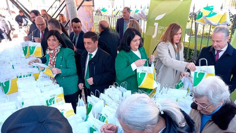 Pan, bacalao y el mejor aceite de oliva para celebrar a Andalucía Pan, bacalao y el mejor aceite de oliva para celebrar a Andalucía