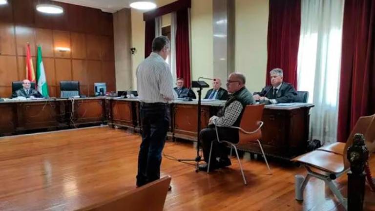 Tuvo miedo, alega el acusado de matar en su casa de La Carolina a un ladrón de 22 navajazos Tuvo miedo, alega el acusado de matar en su casa de La Carolina a un ladrón de 22 navajazos