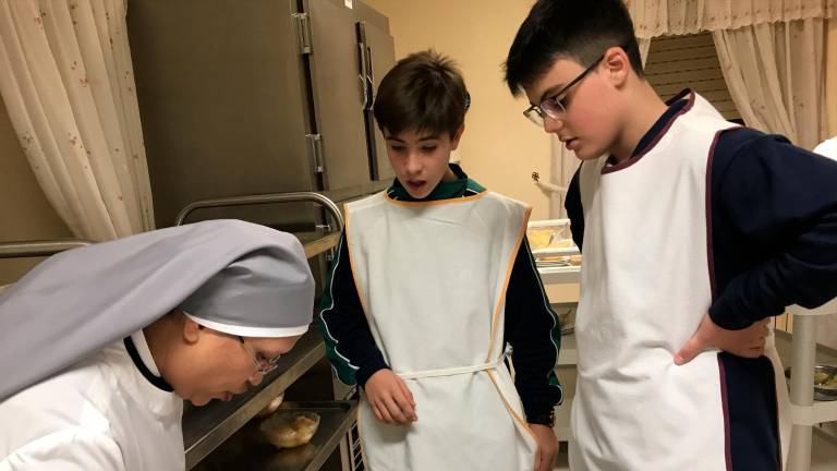 Jóvenes solidarios en “Carmelitas” Jóvenes solidarios en “Carmelitas”