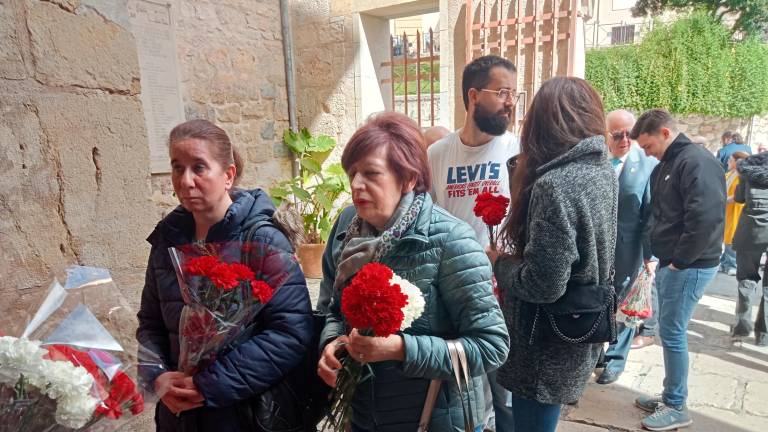 El Camarín se llena de versos y flores en la antesala de la Madrugada El Camarín se llena de versos y flores en la antesala de la Madrugada